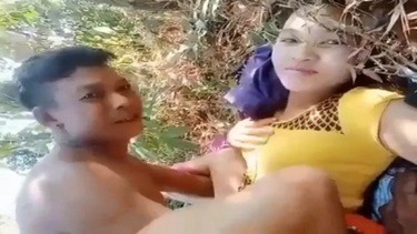 जंगल में नेपाली कपल का देसी सेक्स