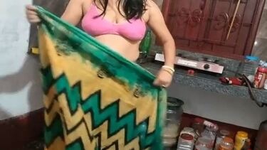 किचन में पेली भाभी की मोटी गांड
