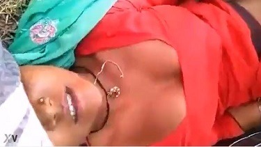 सुन्दर राजस्थानी महिला की खेत में चुदाई