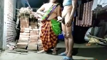 चुपके से काम वाली की चुत मार ली