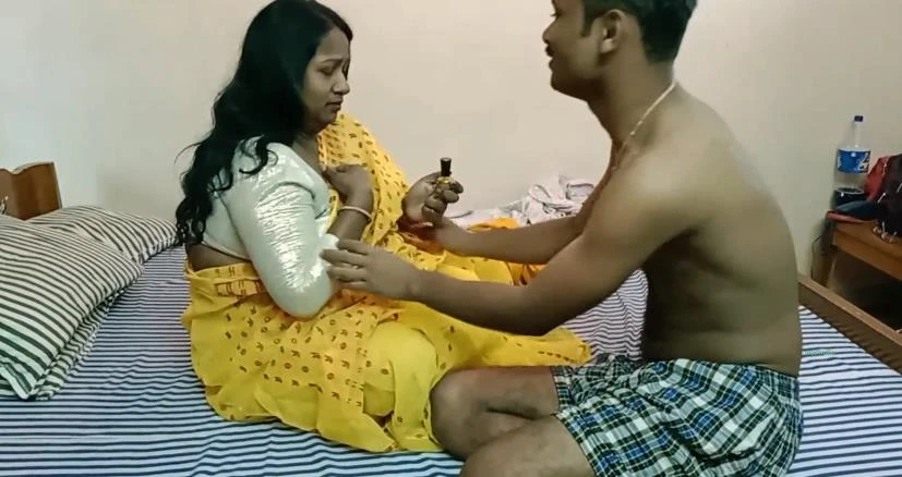 चिल्लूम पीने वाली औरत को चोदा देवर ने वीडियो