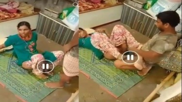 पेंटर से चुदी गांव वाली देसी आंटी