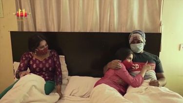 साली की चुदाई करते बीवी ने पकड़ा