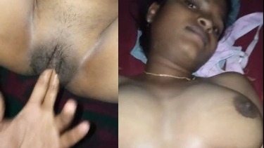 बॉस की सेक्रेटरी की चुत में ऊँगली