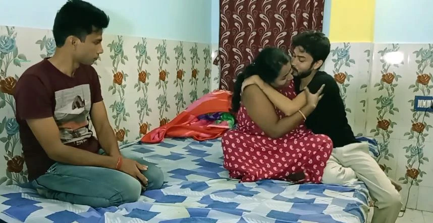 नामर्द पति अपनी बीवी को चुदवाया दोस्त से वीडियो