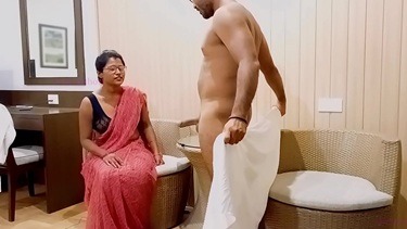 लुंगी खोल के मालिक ने कामवाली को दिवाली पे दिखाया राकेट