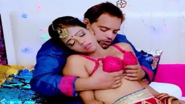 सुहागरात पे बीवी की सील पैक चुत की पहली चुदाई