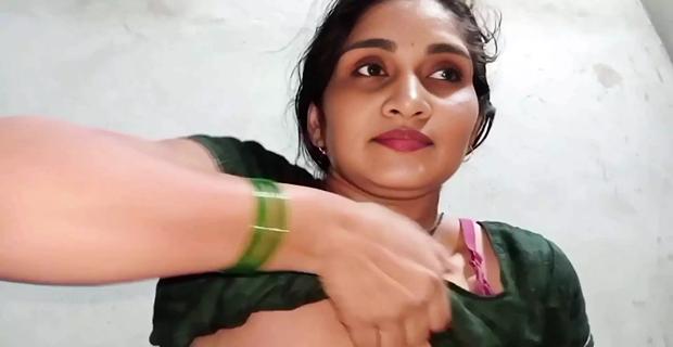 देहाती वाइफ की चिकनी गांड़ पड़ोसी ने चोदी घर आकर वीडियो