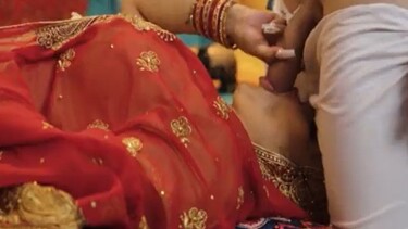 विदेशी दुल्हन के मुँह में लण्ड दे के चुसवाया