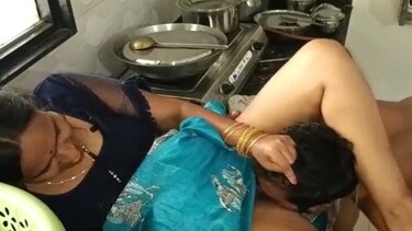 नास्ते में पति ने चाटी सेक्सी बीवी की रसीली चुत
