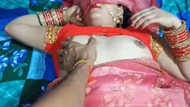 पैसो के लालच में सौतेले भाई से चुदाई करवाई