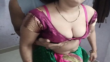 मक्खन जैसे मुलायम बूब्स दबा के भाभी की चुदाई