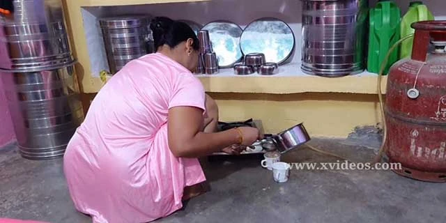 चाइ पीने के बहाने भाभी को चोद दिया वीडियो