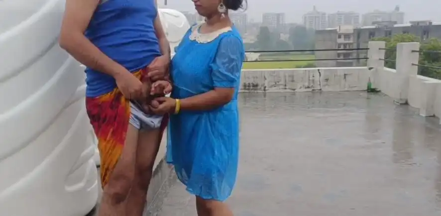 बारिश में नहाने के बाद भाभी को चोद दिया वीडियो