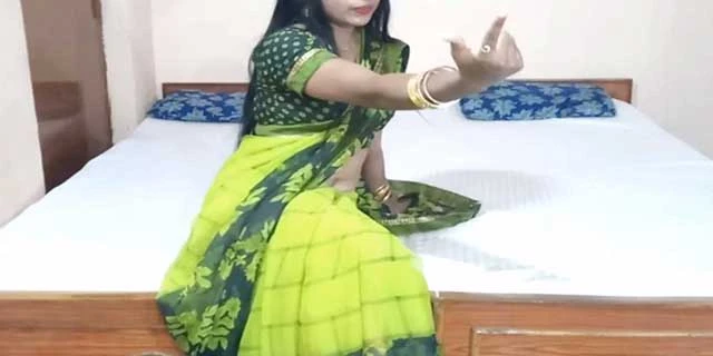 सारी पहेनी हुई लड़की की जोरदार चुदाई वीडियो