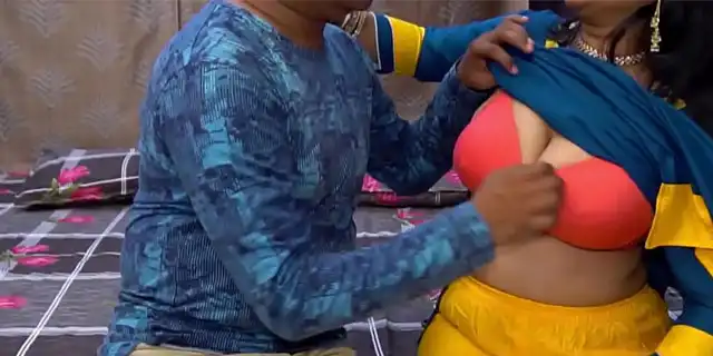 सेक्सी बिग बूब्स आंटी को पैसे देकर चोदा वीडियो