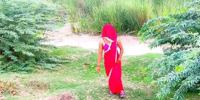 विलेज भाभी को खुली जगह पर चोदा वीडियो