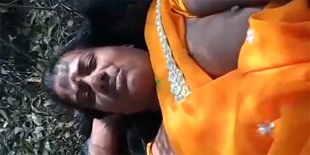 जंगल में देसी रंडी की चूत चुदाई वीडियो