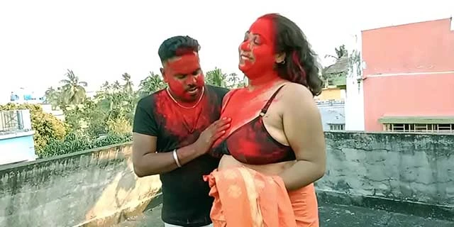 दो दो भाभियों की चूत के साथ होली खेली वीडियो