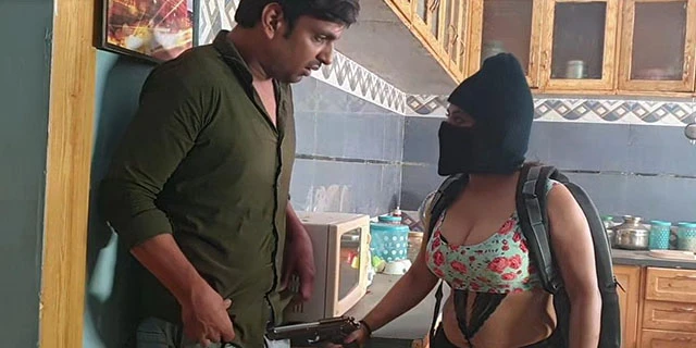 हिन्दी सेक्सी फिल्म – थीफ अनकट वीडियो