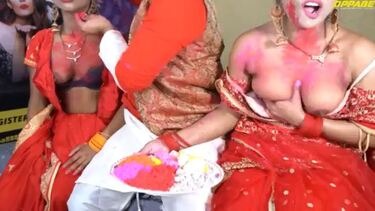 होली पे ठरकी पापा ने चुत रंग दी