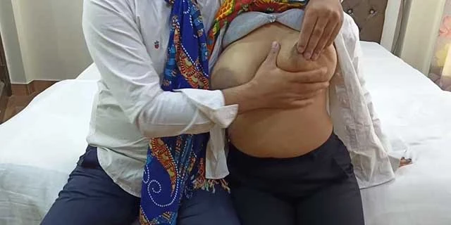 होटेल रूम मे कॉलेज फ्रेंड की क्सक्सक्स चुदाई वीडियो