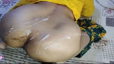 मारवाड़ी आंटी की गांड पे छोड़ा माल