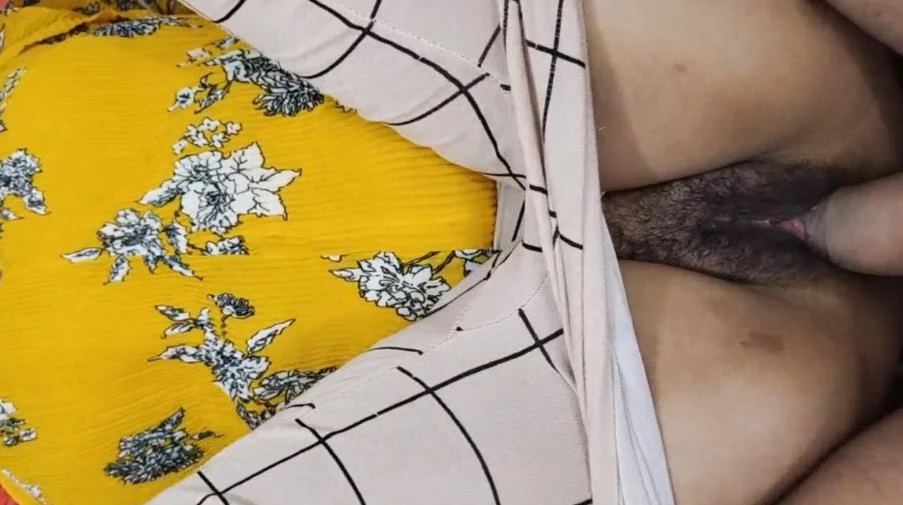 यंग देसी कपल चुदाई का आनंद लेते हुए वीडियो