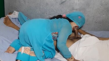 पंजाबी भाभी ने लण्ड चूस के मूड बना दिया