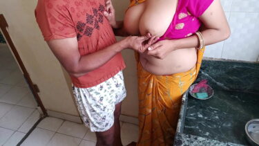 कामवाली के दूध दबा के देसी चुदाई