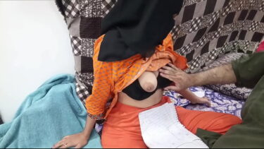 मुस्लिम पडोसी की बड़े बूब्स वाली बीवी