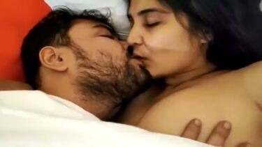 बॉयफ्रेंड को पिलाया स्तन से दूध