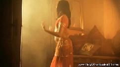 स्कूल की लड़की को वेन में उड़ाया