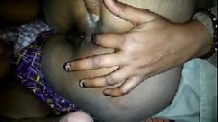 माँ ने दोस्त का बिस्तर गरम किया