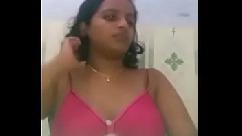 मकान मालकिन के बूब्स का टेस्ट