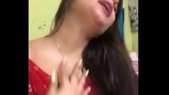 बियर बार में मिली दोस्त को पटा के खूब चोदा