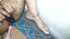 बहन की तेल लगी चूत देखकर मन मचल गया