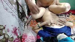 पड़ोसन लड़की को अपने घर में चोदा