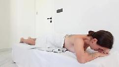 Masseur s finger slipped into her anal and she asked him to fuck her in ass